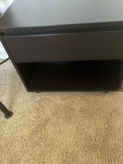 2 nightstands