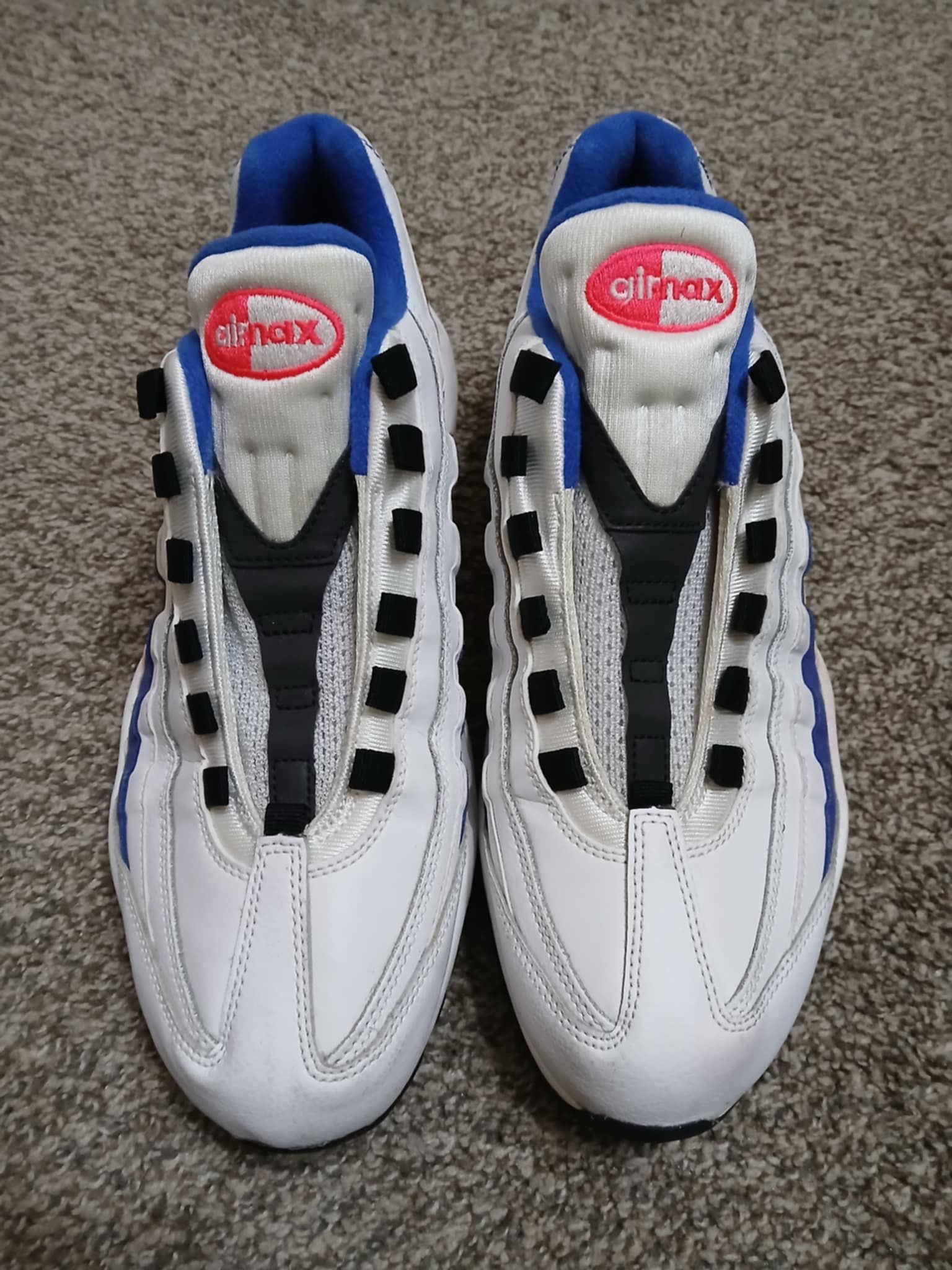 (NIKE AIR MAX 95) MEN SIZE 10 - USED - CLEAN CONDITION)