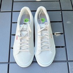 Levi’s New Size 9