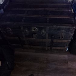 A&L mfg Co Vintage Storage Chest