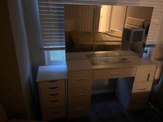 Makeup vanity and mirror and drawers