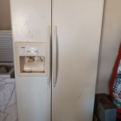Kenmore Double Door Refrigerator  Still Works Great Was Using It In Garage Still Plugged In  Nice And Cold