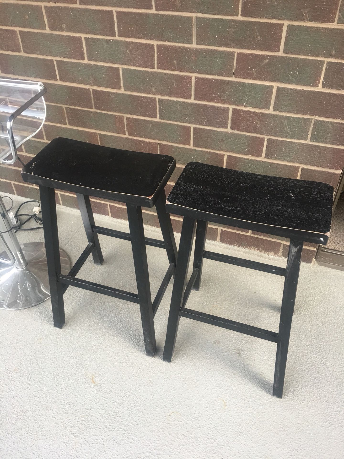 Bar stools (2x wood; black)