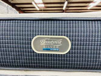 King Beautyrest Silver Hybrid Mattress And Boxspring