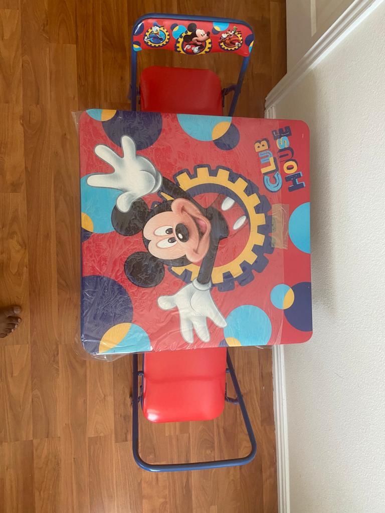 Kids activity table & Chairs