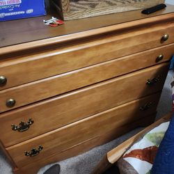 Dresser With Mirror