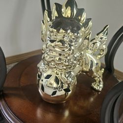 Gold Foo Dog. 