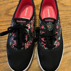 New Reebok Pretty Shoes Black & Floral Size 6 