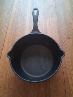 Victoria Cast Iron Sauce Pan (2QT)