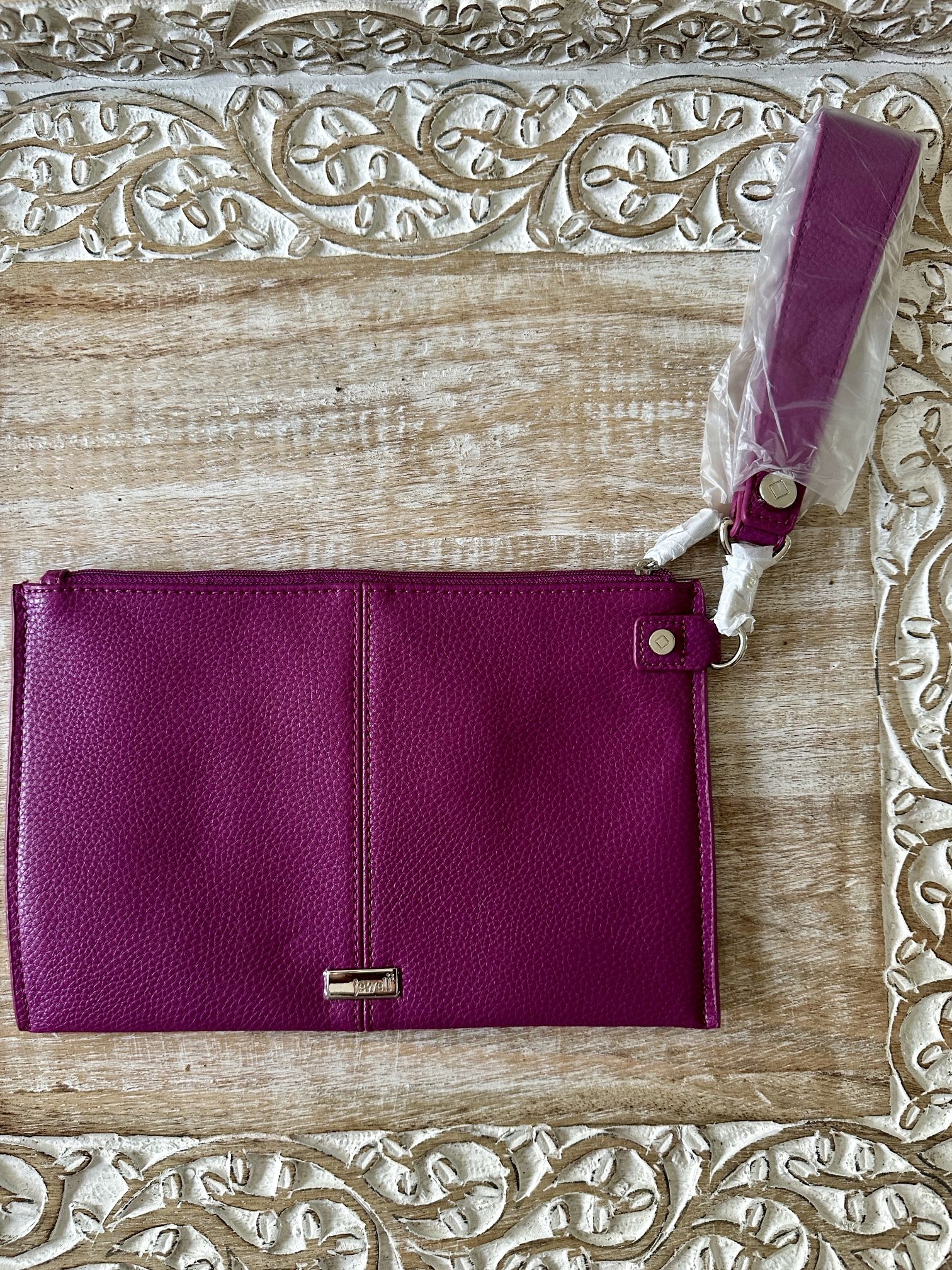 Thirty-one magenta wristlet purse NIP