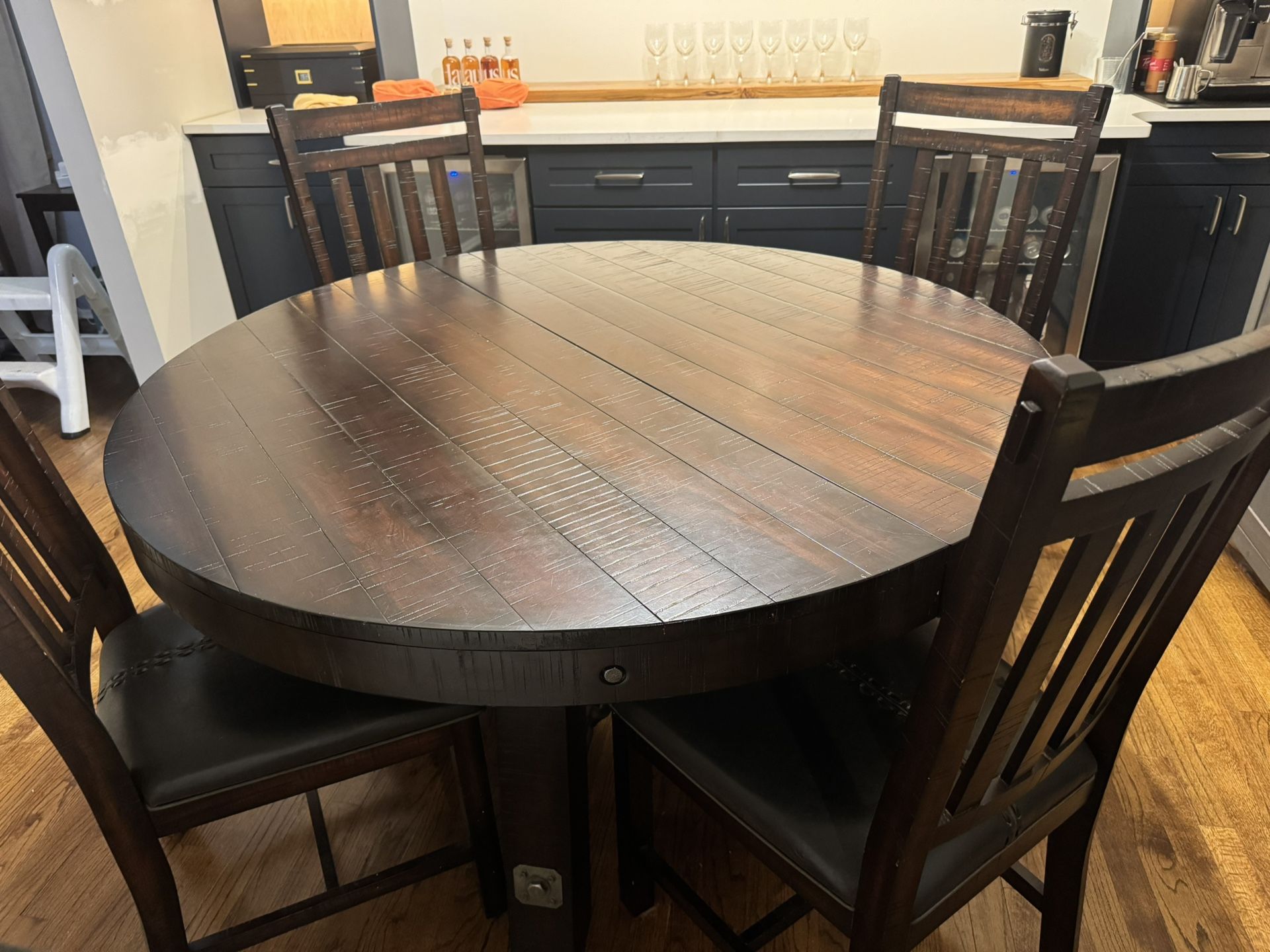 54 inch round dining room Table (Levin’s) 