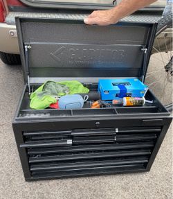 Gladiator Medium/ large size tool box roomy with slide out drawers