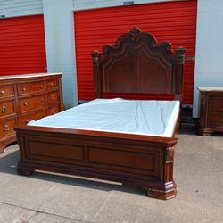 Queen Size Bedroom Set With Boxspring Good Condition 