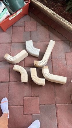 6  Aluminum Gutter Elbows