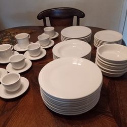 51 PIECE HOMER LAUGHLIN FIESTAWARE SET 