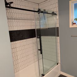 Glass shower door