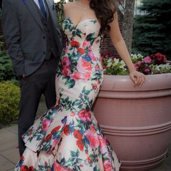 Beautiful Formal Floral Dress- Camille Size 6 Wedding/Bridal Shower/ Sweet Sixteen/ Formal Dress