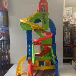Fisher Price Little People Sit and Stand Skyway Wheelies Race Track with 1 Car