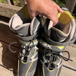 Size 7 Women’s DBX Roller blades