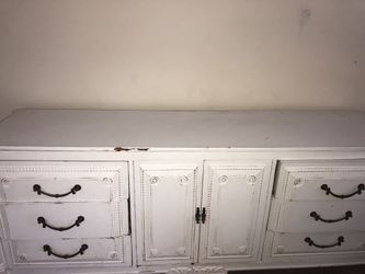 White shabby chic stand