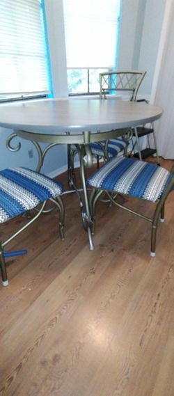 Kitchen Table With 4 Chairs