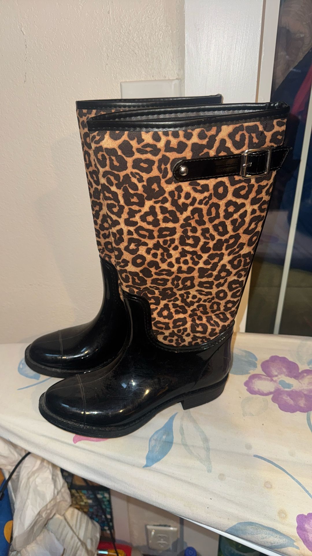 Brand New Women Boots Waterproof Size 6