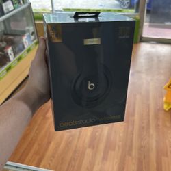 Beats Studio3 Wireless Noise Cancelling Headphones with Apple W1 Headphone Chip - Shadow Gray Brand New Sealed 