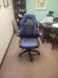 BRAND NEW OFFICE / GAMING CHAIR
