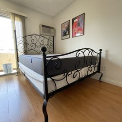 Z Gallerie Queen Bed With Casper Mattress And Box Spring