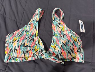 New Women’s old navy bikini top size large with front bow & adjustable straps