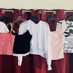 19 items teen/Junior girls clothing size medium