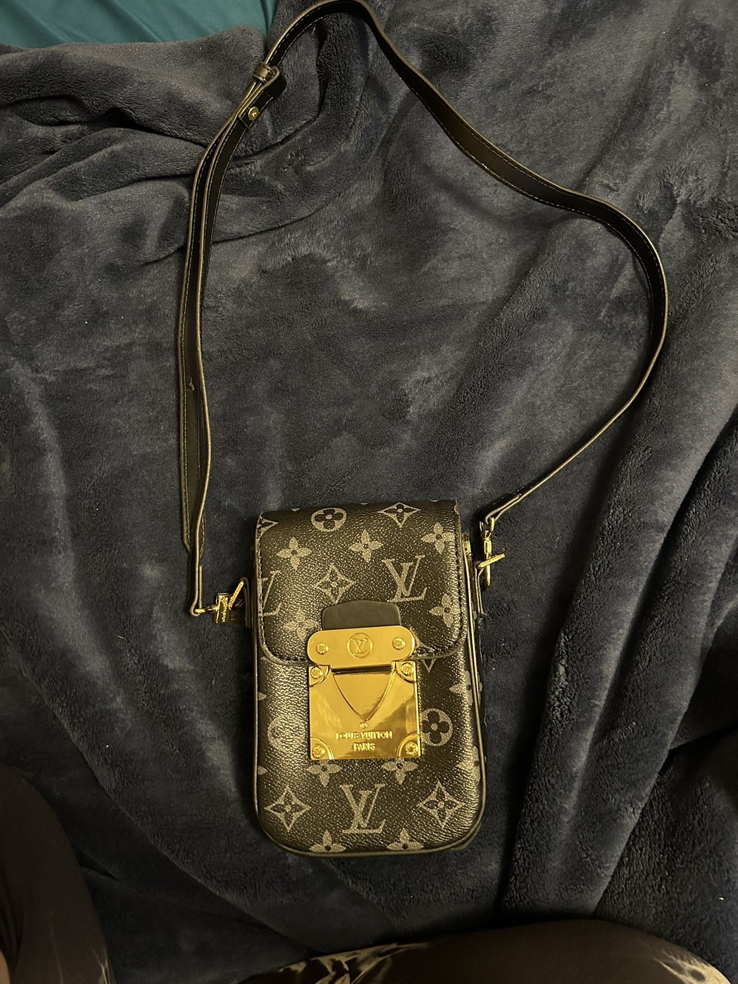 Louis Vuitton Wearable Vertical Lock Wallet 