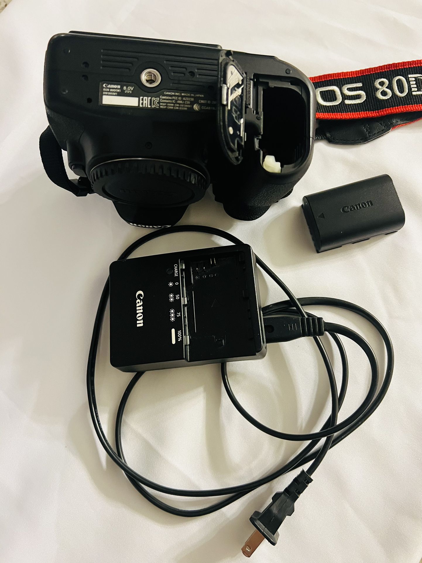 Canon EOS 80D DSLR Camera (Body Only) in Black