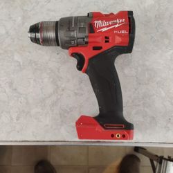 Milwaukee Fuel Brushless 18 Volt W/ Red Lithium XC5.0 Battery and Charger 