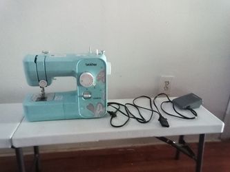 Brother Sewing Machine $95 //Máquina de coser $95 obo