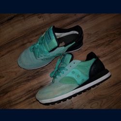 YES ITS AVAILABLE, ONLY MESSAGE IF READY TO PICK UP, LOCATION IS ACCURATE