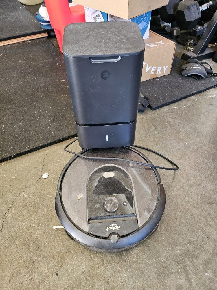 Roomba Vacuum