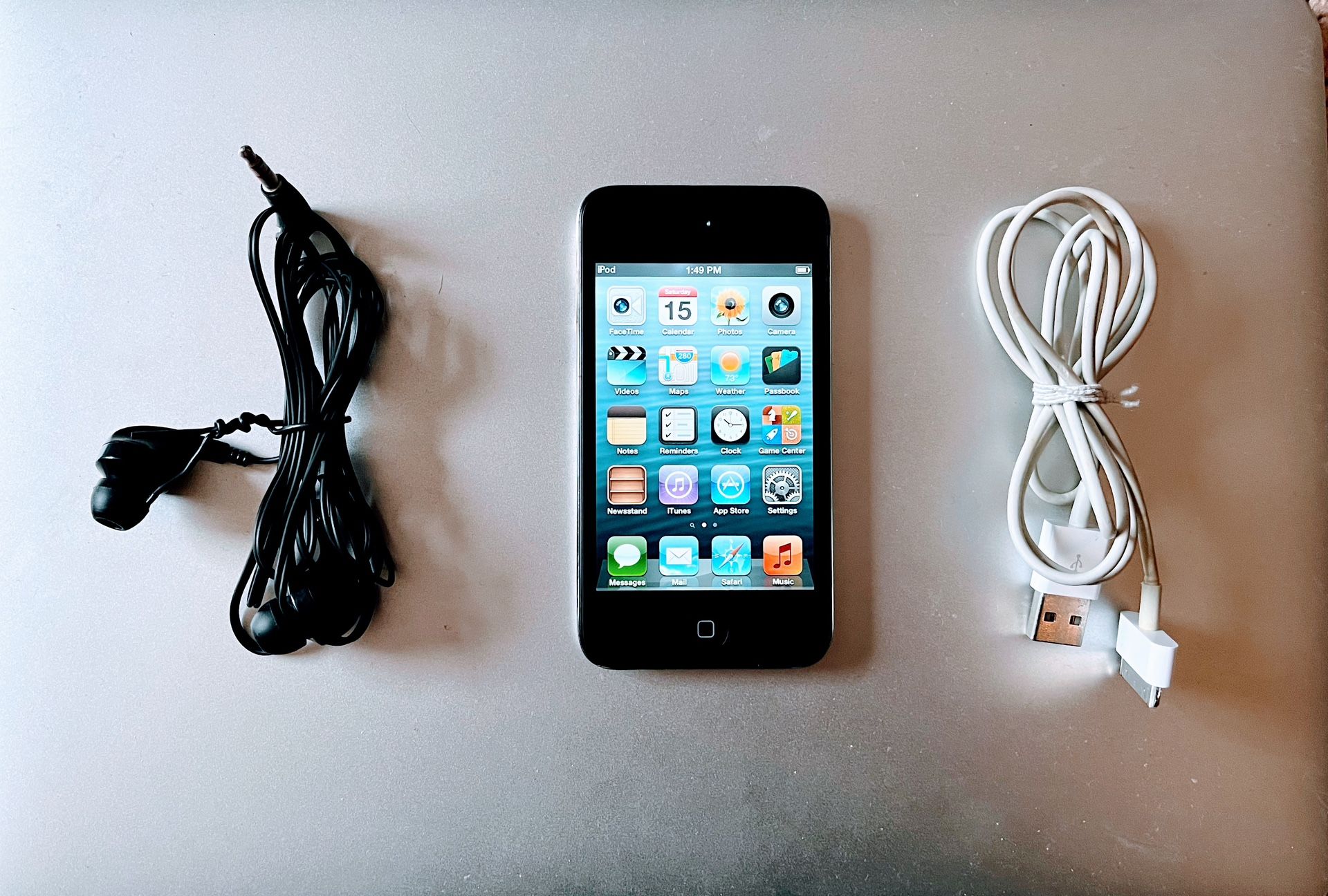 Vintage Apple iPod Touch 2nd Generation (A1288) - 16GB (Pick up🛒 In Bellevue)*Check out my Other Posts 🎁