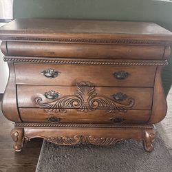 Bombay chest with 3 felt lined drawers