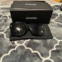 Black Sunglasses With Box 