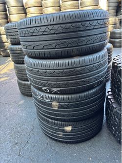 Tengo un Set de llantas en muy buenas condiciones marca HANKOOK 225/45R17 instaladas y balanceadas con el mismo precio $240
