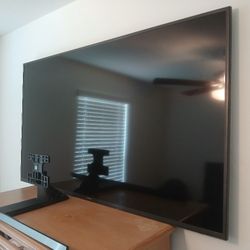 Samsung 60 Inch 4k TV W stand