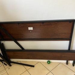 Full Size Bed Frame Black / Wood 