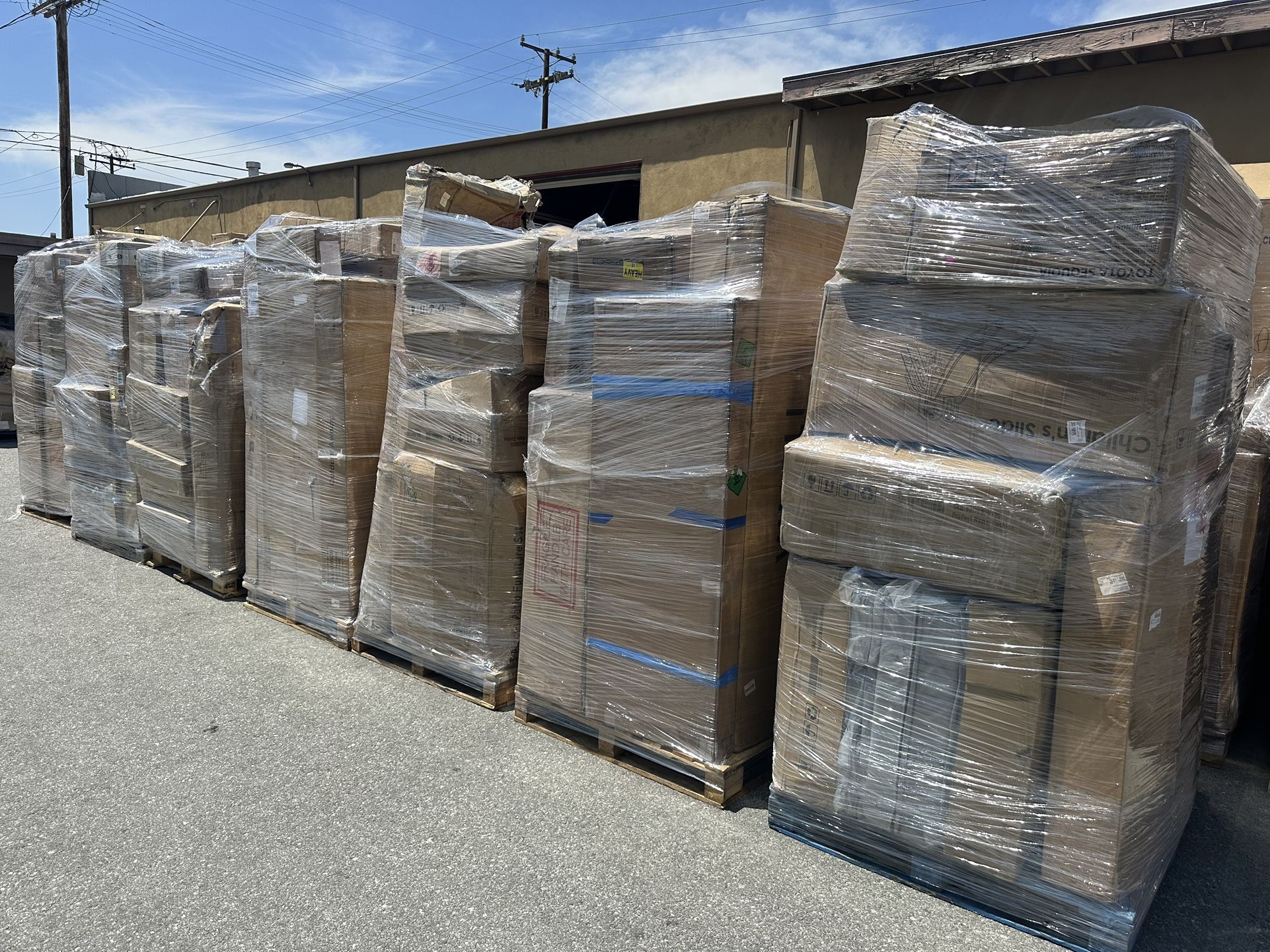 Mix pallets Truckload, Returned Furniture pallets for sale, Amazon Walmart Home Depot return goods