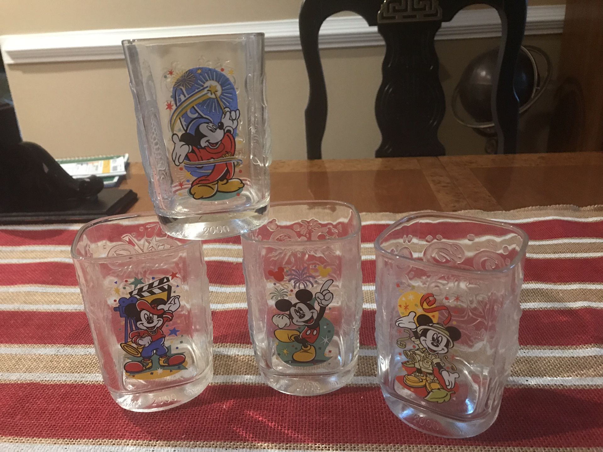 Set Of 4 Collectors 2000 Disney World Celebration Glasses