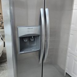 Frigidaire Refrigerator 