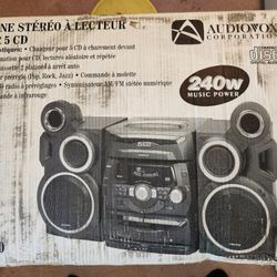 Audiovox CE-620 240W Music Power 5-CD stereo system