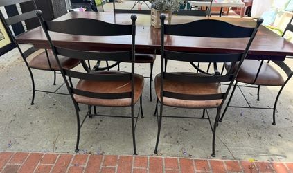 Mahogany solid wood dining table w/6 chairs & 2 extensions