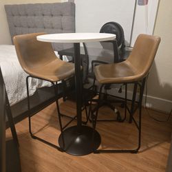 Mesa  Alta Con Dos Sillas 