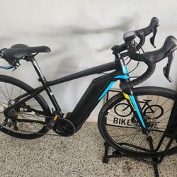 🔥🚲🔥Giant E-Road E-Bike, Size - Small , Gravel road e-bike in great condition - $1450 OR Trade For Radwagon 2 Kids Seated Bike 🔥🚲🔥